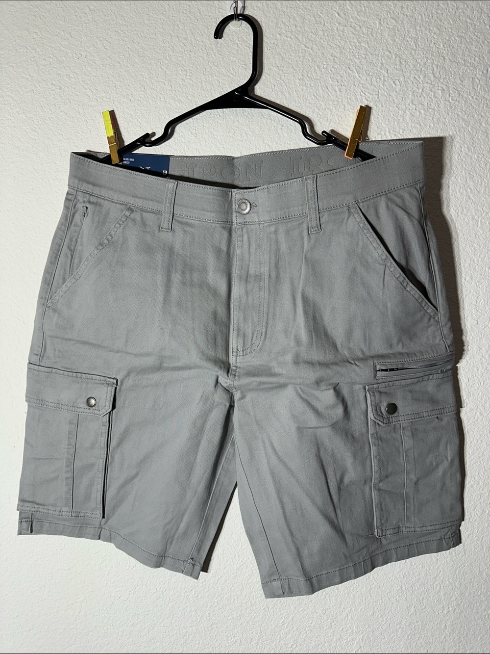 Men's Gray Cargo Shorts with Multi-Pocket Utility